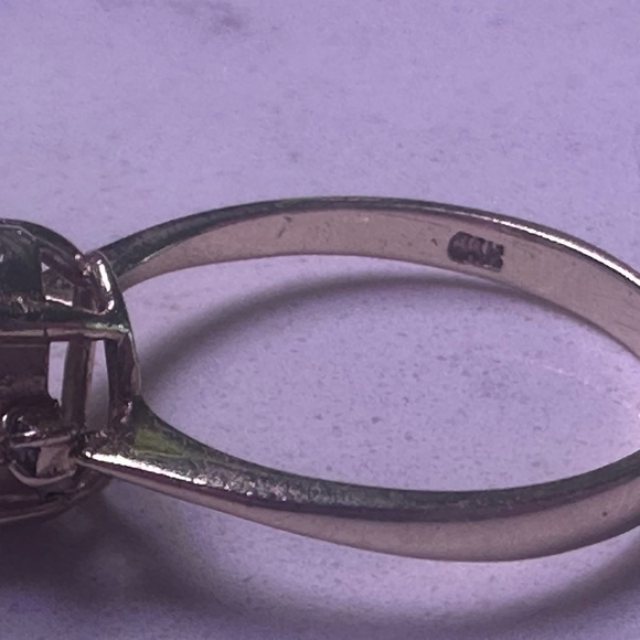 Elegant Gold Opal Ring - Picture 3 of 4